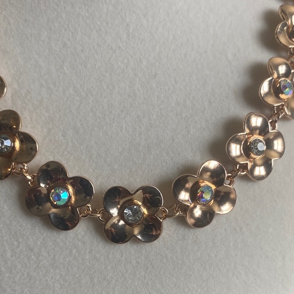 Vintage AB Gold Flower Necklace - Picture 2 of 9
